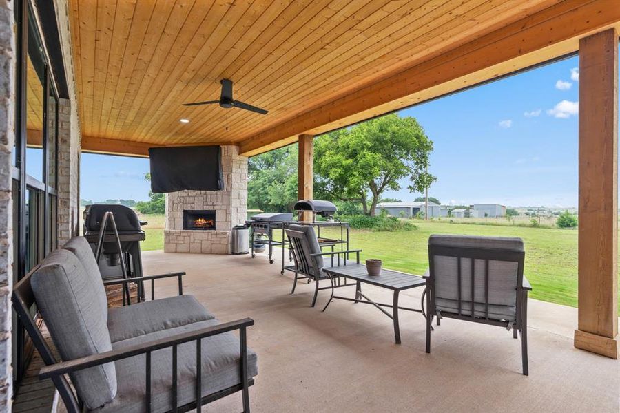 Outdoor Living Arewa with a View & Fireplace