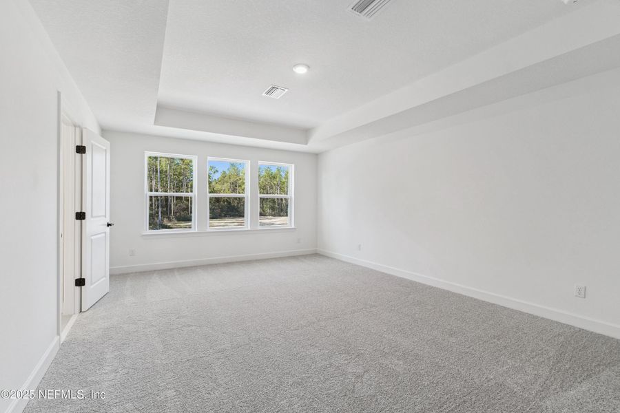 Spacious, unfurnished interior of a new home in Evergreen Island at Silverleaf - Classic, St. Augustine (Image 20).