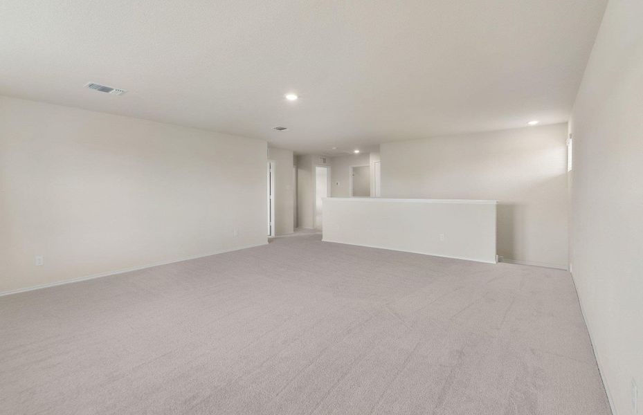 Spacious, unfurnished interior of a new home in Sonterra, Jarrell (Image 29).