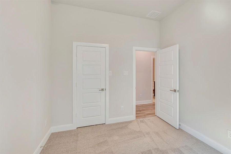 Spacious, unfurnished interior of a new home in Creekshaw – Gardens, Royse City (Image 21). Spacious, unfurnished interior of a new home in Creekshaw – Gardens, Royse City (Image 21).