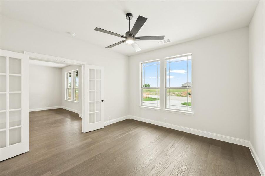 Spacious, unfurnished interior of a new home in The Oaks, Red Oak (Image 31).
