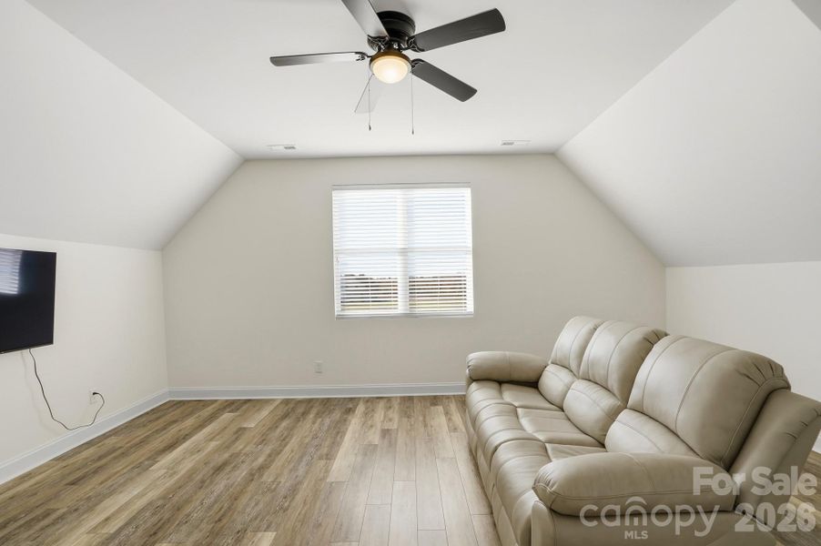 Bonus Room w/Storage