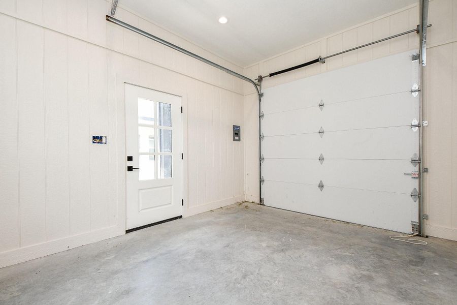 Spacious, unfurnished interior of a new home in , Palacios (Image 37). Spacious, unfurnished interior of a new home in , Palacios (Image 37).