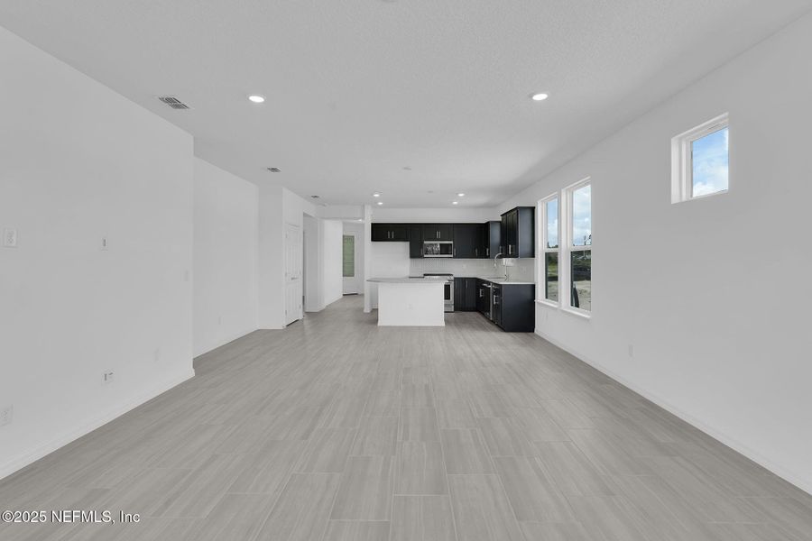 Spacious, unfurnished interior of a new home in Del Webb Wildlight, Yulee (Image 21).