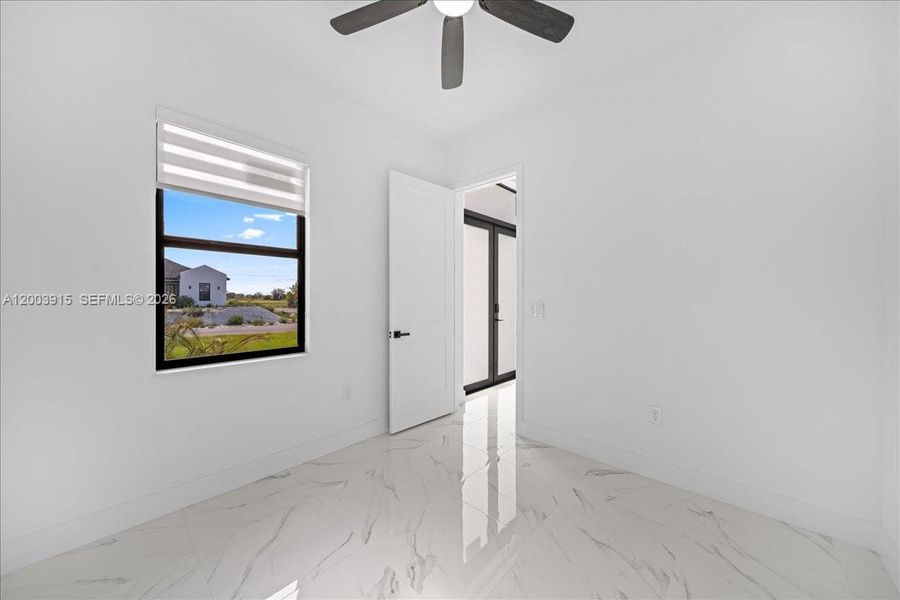 Spacious, unfurnished interior of a new home in , Cape Coral (Image 23).
