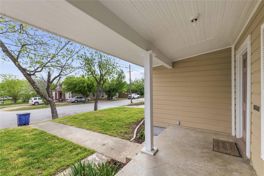 Exterior details and patio area of a home in , Brownwood (Image 3).