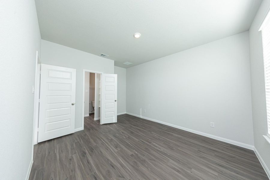 Spacious, unfurnished interior of a new home in Bluestem, Brookshire (Image 19).
