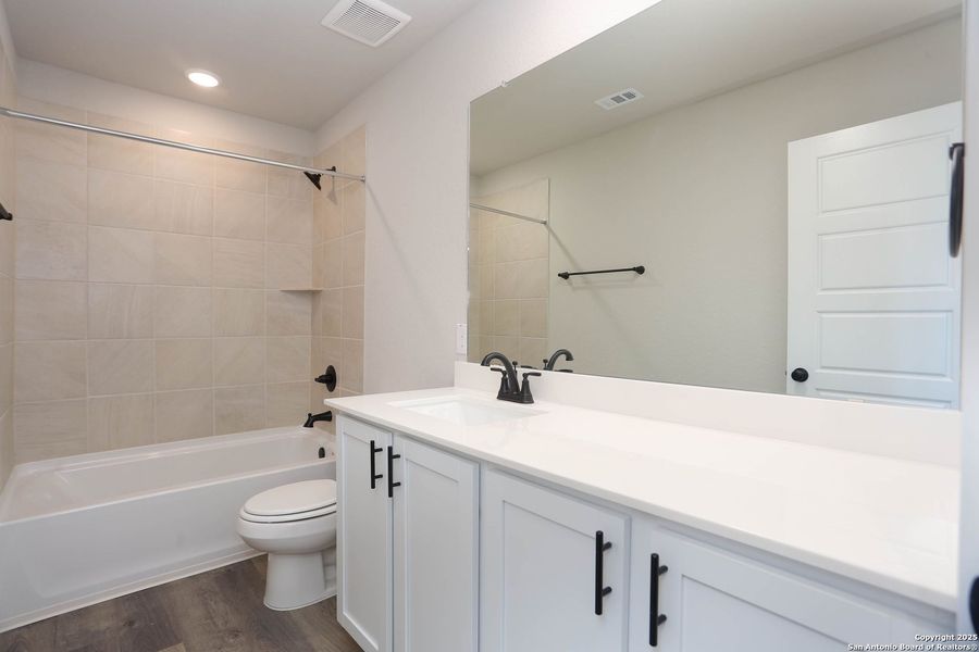 Furnished interior view inside a new home in Vista Ridge, Live Oak (Image 9). Furnished interior view inside a new home in Vista Ridge, Live Oak (Image 9).