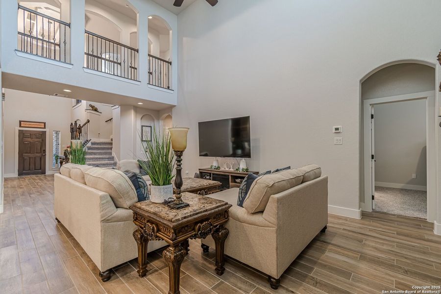 Furnished interior view inside a new home in Hiddenbrooke, Seguin (Image 45).