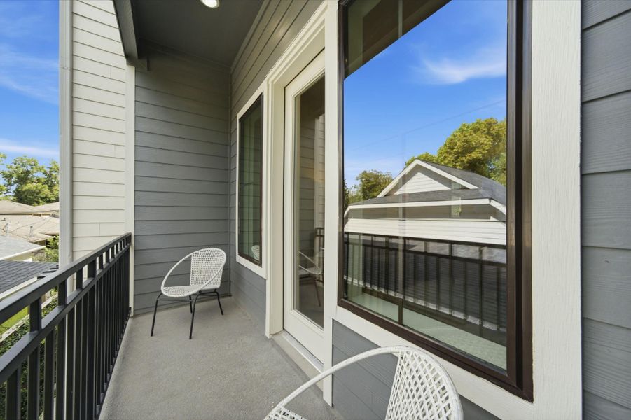 Exterior details and patio area of a home in Spring Valley Creek, Houston (Image 4).