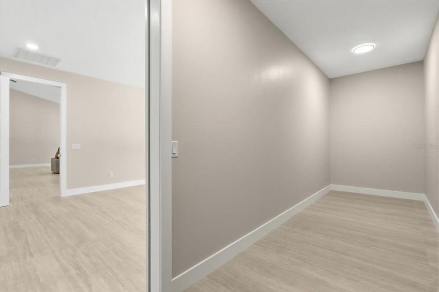 Spacious, unfurnished interior of a new home in , Dunnellon (Image 26).
