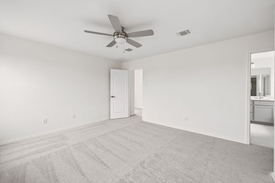 Spacious, unfurnished interior of a new home in Overlook Ranch, Georgetown (Image 23).