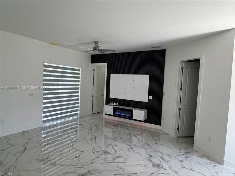 Spacious, unfurnished interior of a new home in , Lehigh Acres (Image 10).