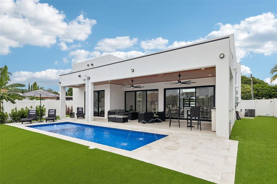 Exterior details and patio area of a home in , Deerfield Beach (Image 4). Exterior details and patio area of a home in , Deerfield Beach (Image 4).