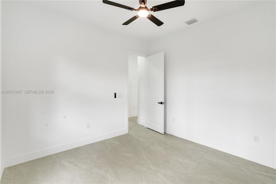 Spacious, unfurnished interior of a new home in , Lehigh Acres (Image 18).