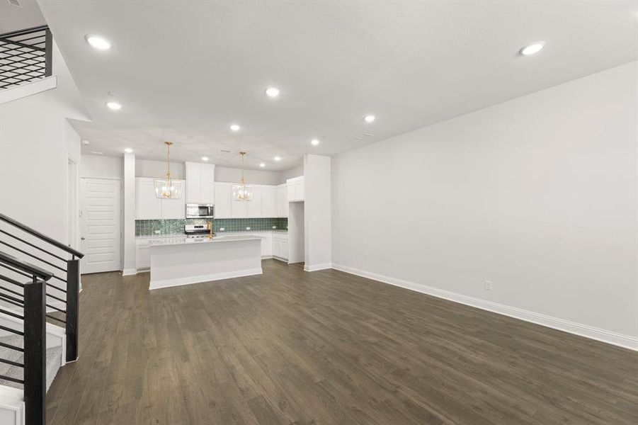 07. 3912 Keya - Dining