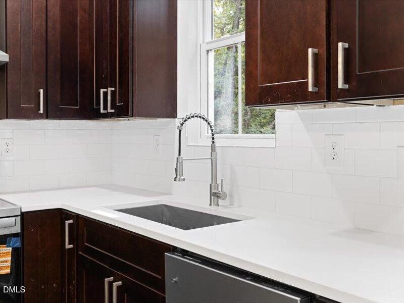 04-ISAB8011 04-ISAB8011