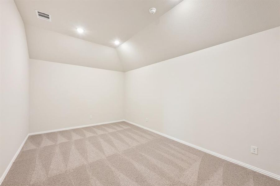 Spacious, unfurnished interior of a new home in Creekview Meadows, Pilot Point (Image 33).