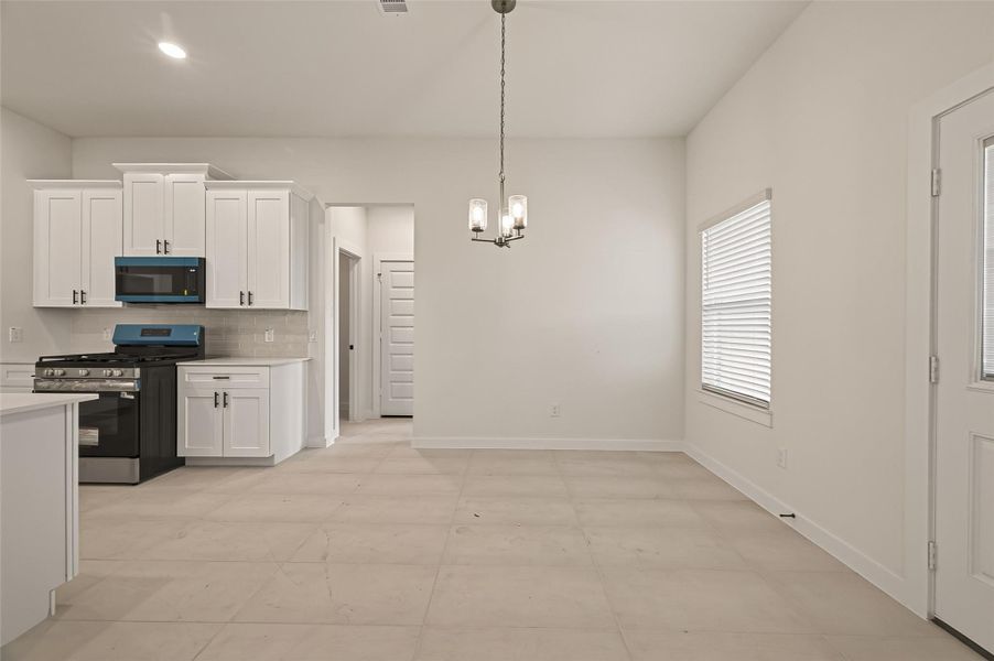 Spacious, unfurnished interior of a new home in Foxtail Palms, Manvel (Image 37). Spacious, unfurnished interior of a new home in Foxtail Palms, Manvel (Image 37).
