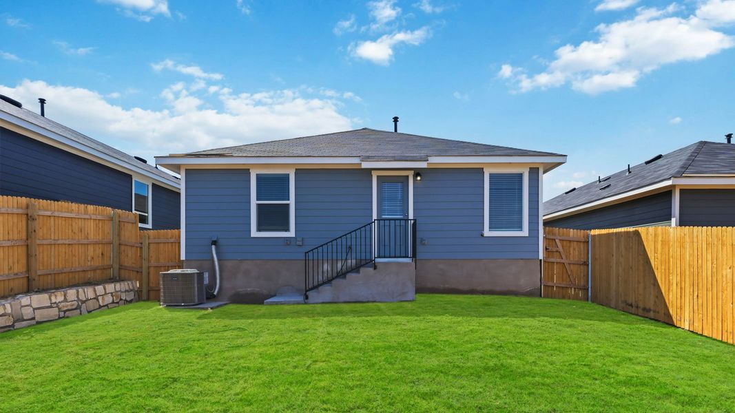 Exterior details and patio area of a home in Wayside, Uhland (Image 3).