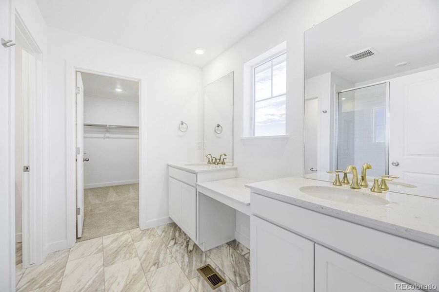 Furnished interior view inside a new home in Vermilion Creek, Centennial (Image 5).
