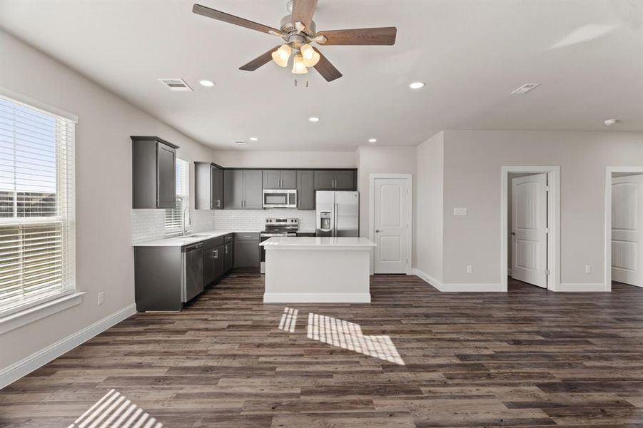 Spacious, unfurnished interior of a new home in , Weatherford (Image 19).