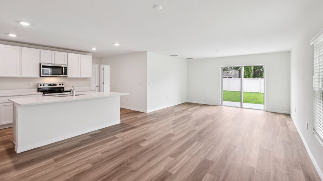 Representative unfurnished interior of a home built from the ROBIE by D.R. Horton in Oaks Preserve, Gainesville (Image 19).