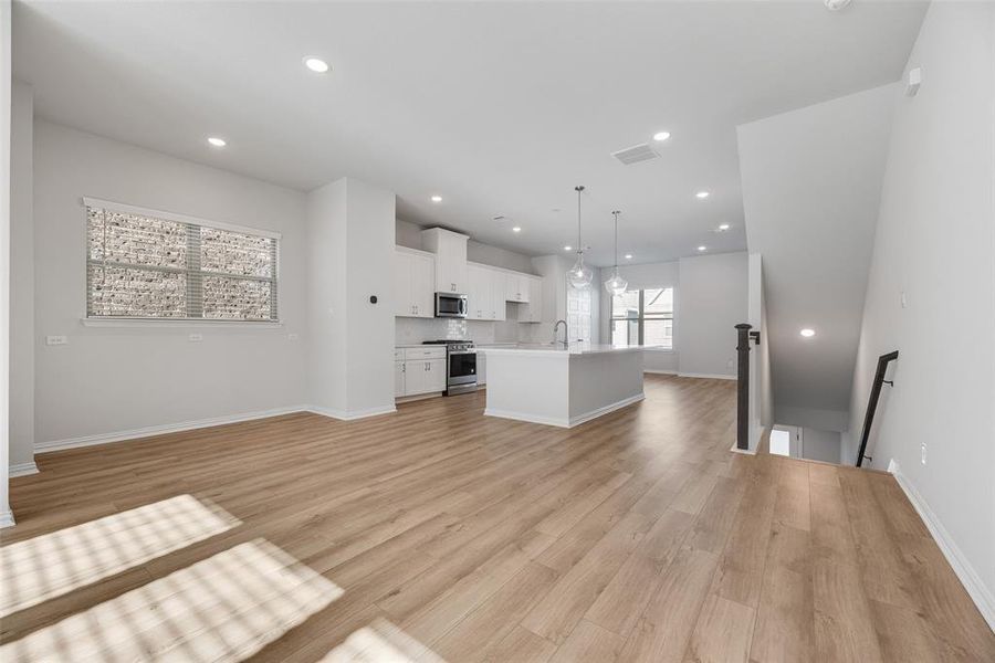 Spacious, unfurnished interior of a new home in City Point, North Richland Hills (Image 16).
