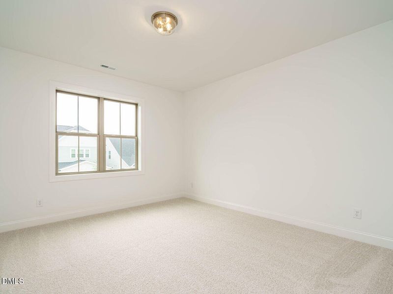 032-1280x960-bedroom