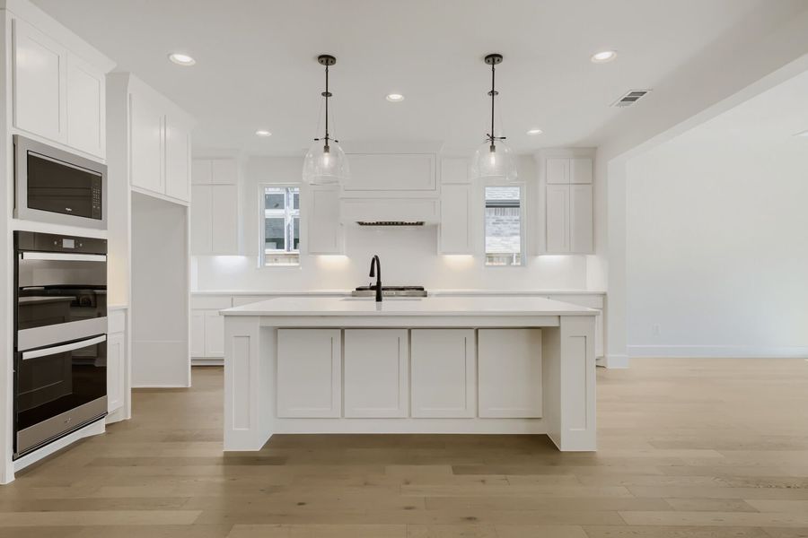 1813 Flowerfield - Kitchen