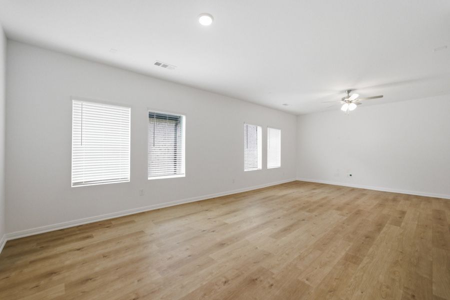 Spacious, unfurnished interior of a new home in Westridge, McKinney (Image 29).
