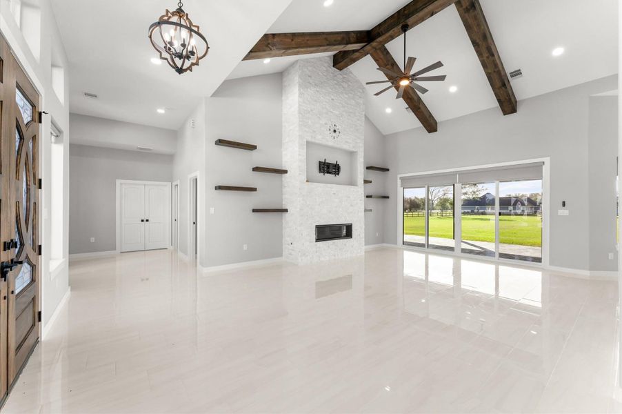 Spacious, unfurnished interior of a new home in , Rosharon (Image 44).