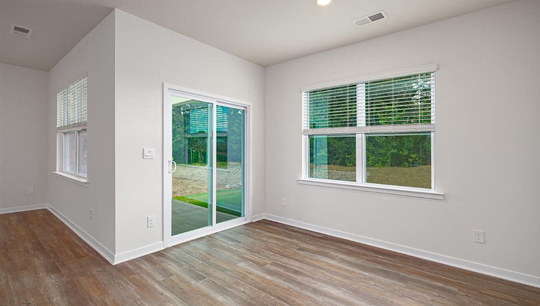 Spacious, unfurnished interior of a new home in Valley View, Waynesville (Image 13).