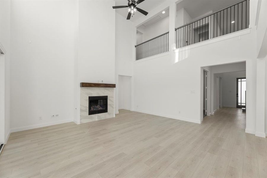 09. 2105 Clairmount - Family (2)