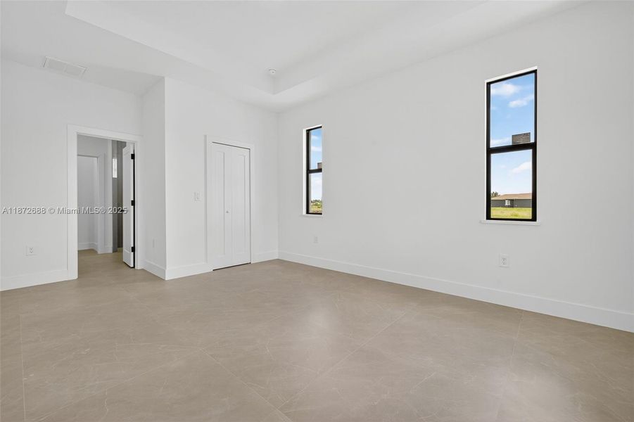 Spacious, unfurnished interior of a new home in , Lehigh Acres (Image 22).
