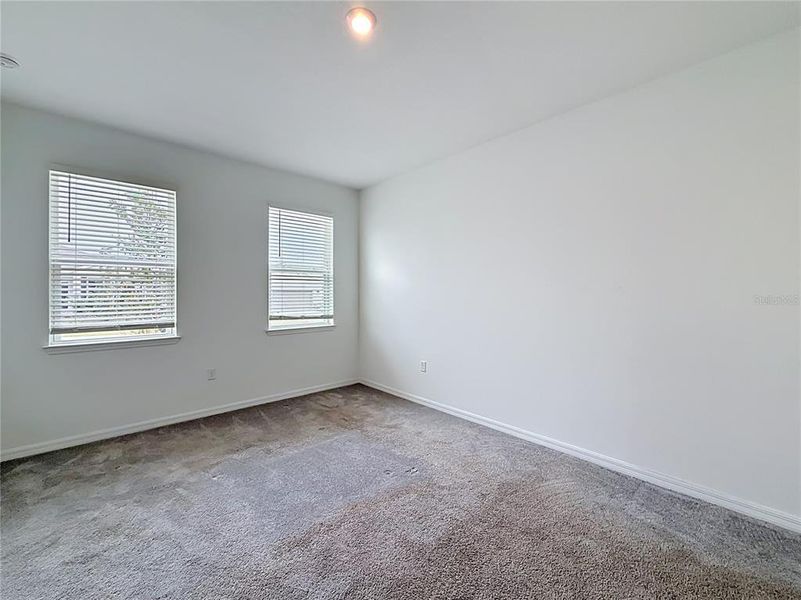Spacious, unfurnished interior of a new home in , Mascotte (Image 36).