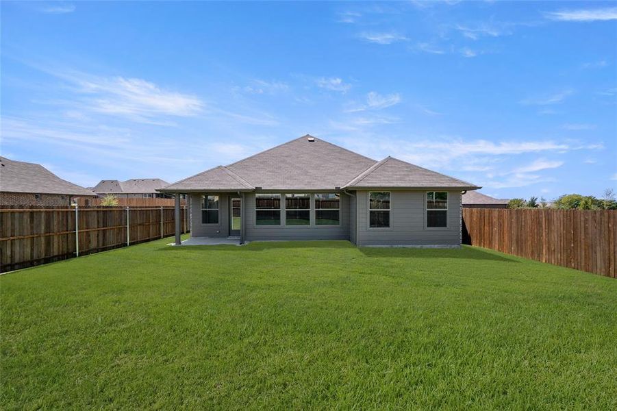 Exterior details and patio area of a home in Chisholm Hills, Cleburne (Image 25).