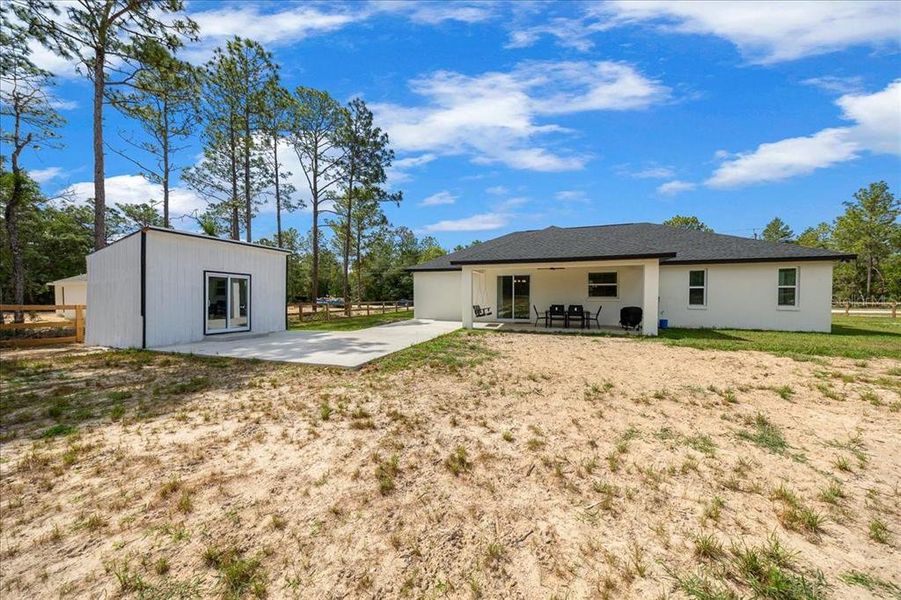 Exterior details and patio area of a home in , Dunnellon (Image 3). Exterior details and patio area of a home in , Dunnellon (Image 3).
