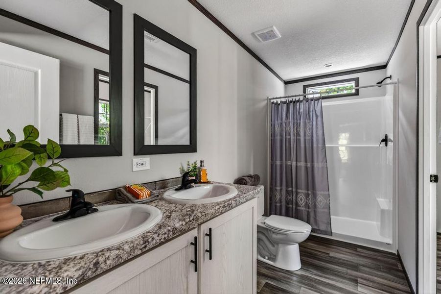 Furnished interior view inside a new home in , Middleburg (Image 10).