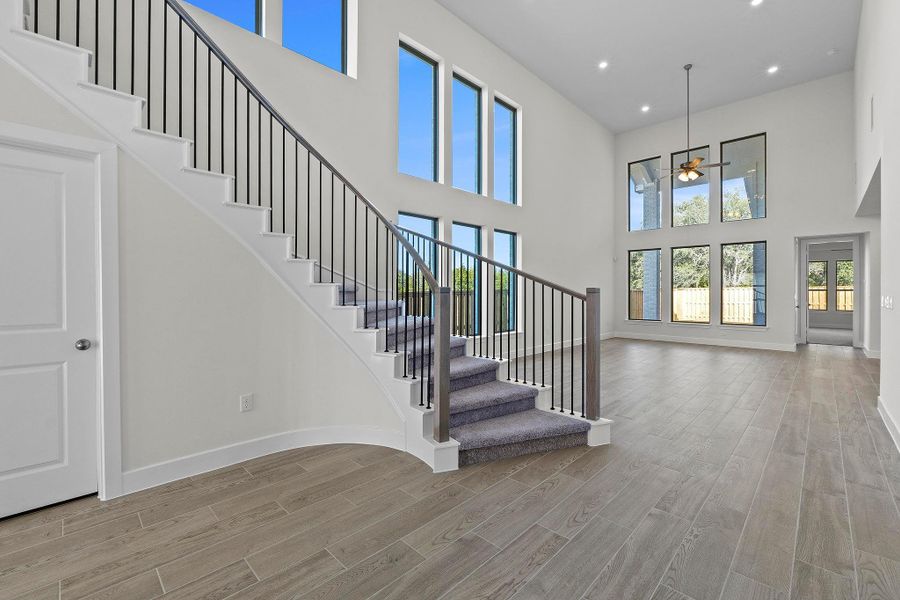 Spacious, unfurnished interior of a new home in Parmer Ranch, Georgetown (Image 17).