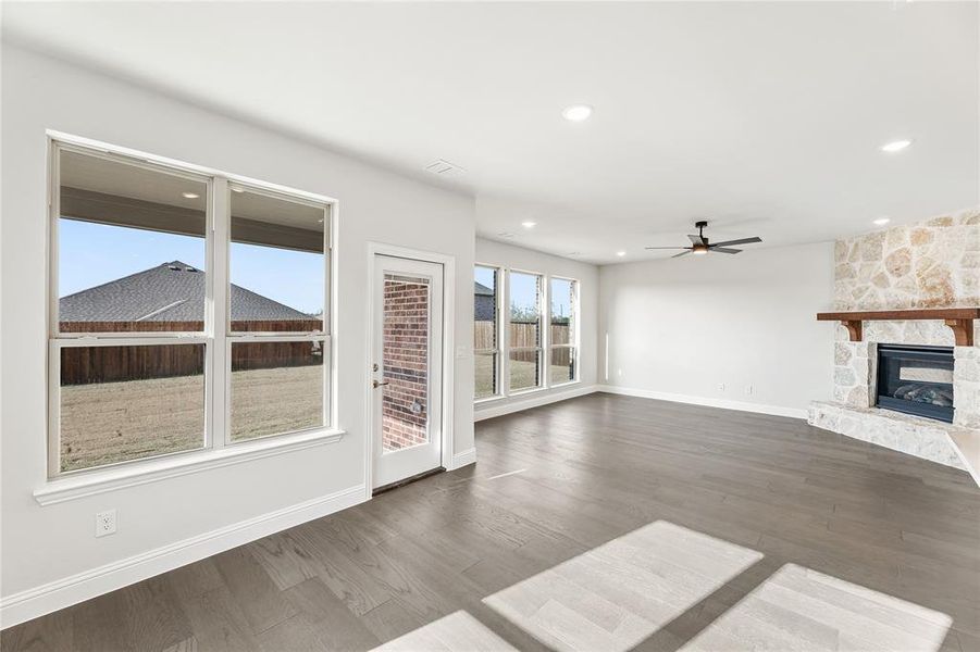 Spacious, unfurnished interior of a new home in Sable Creek, Sanger (Image 29).
