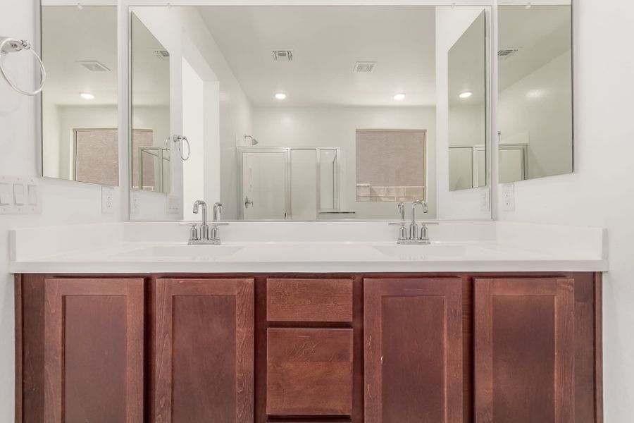 Primary Bath | Lot 23 | Cottonwood | Sunrise - Canyon Series | Surprise, AZ | Landsea Homes