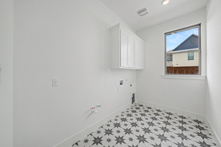 Spacious, unfurnished interior of a new home in Aster Park, McKinney (Image 28).