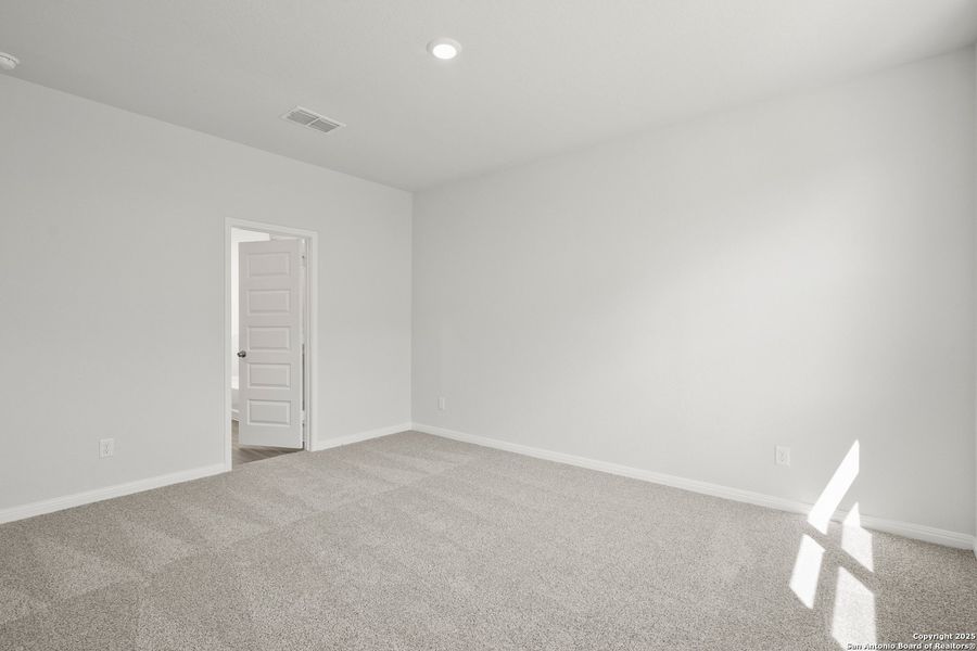 Spacious, unfurnished interior of a new home in Hunters Ranch, San Antonio (Image 21). Spacious, unfurnished interior of a new home in Hunters Ranch, San Antonio (Image 21).