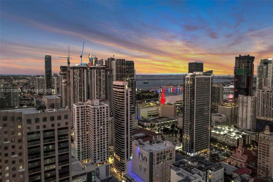 Condo located in Miami, FL showcasing its design and architecture (Image 26).