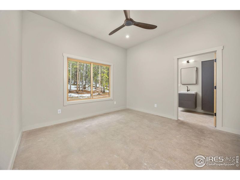 Bedroom #2 with en suite full bathroom Bedroom #2 with en suite full bathroom