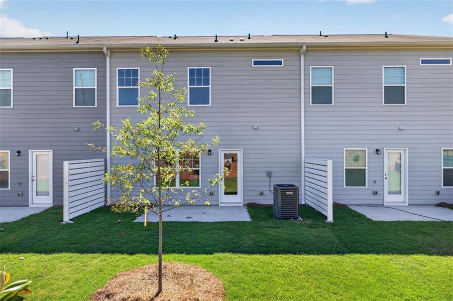 Exterior details and patio area of a home in Jameson Towns, Villa Rica (Image 3).