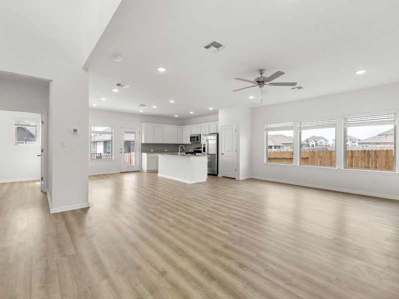 Spacious, unfurnished interior of a new home in Crosswinds, Kyle (Image 15).