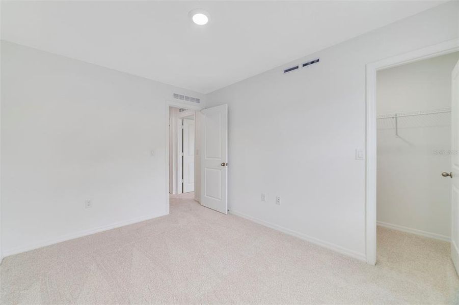 Spacious, unfurnished interior of a new home in Towns at Greenleaf, Oviedo (Image 16).