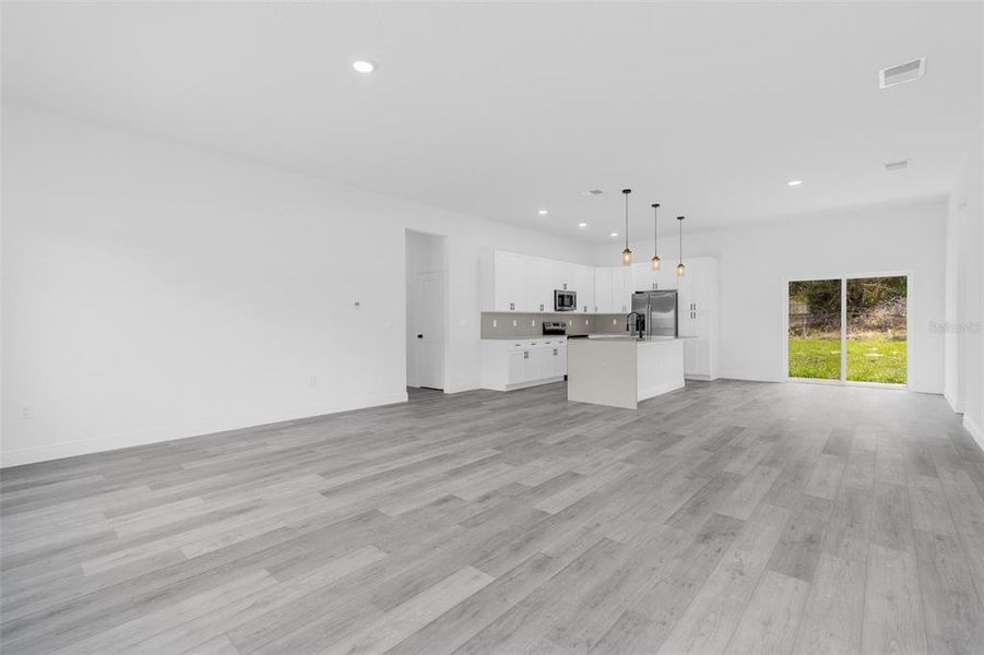 Spacious, unfurnished interior of a new home in , Ocala (Image 19).